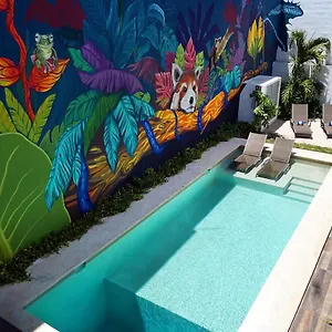 red-panda-hostal.allrivieramayahotels.com/